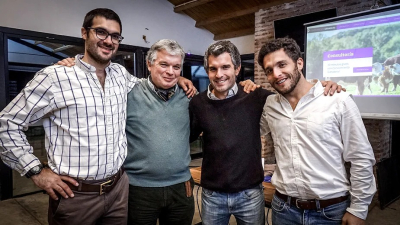 Fernando Canosa rodeado de su equipo de colaboradores: Ing.Agr. Mateo Hopff, Ing.Ind. Ignacio Canosa Fano e Ing.Agr. Matías Canosa Fano.